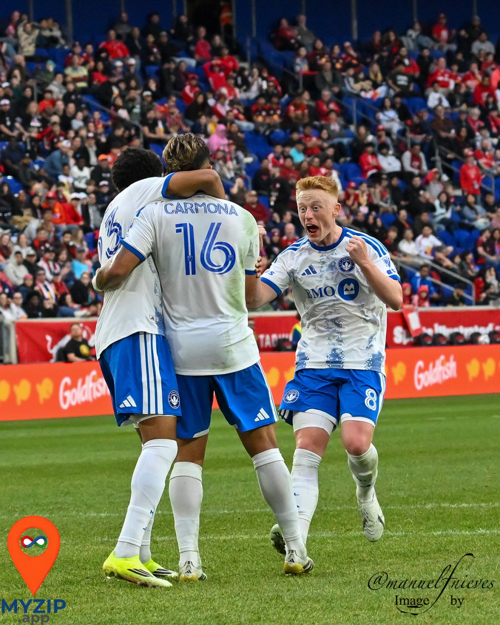 Wiki Carmona celebra un gol de CF Montreal contra New York Red Bulls en el Sports Illustrated Stadium