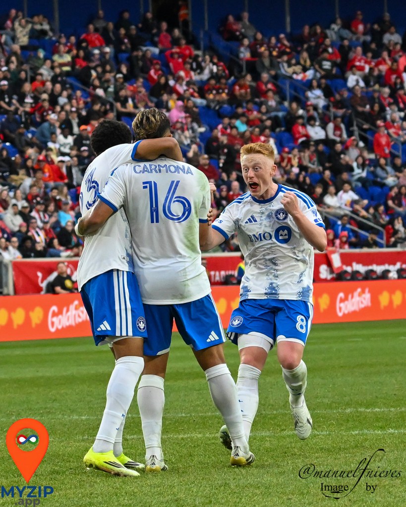 Wiki Carmona celebra un gol de CF Montreal contra New York Red Bulls en el Sports Illustrated Stadium