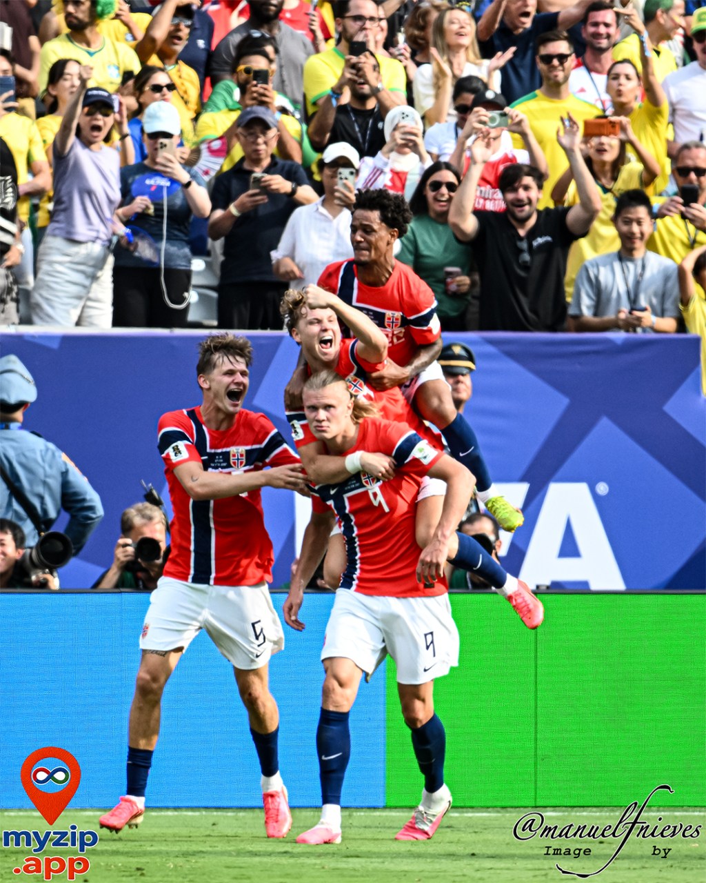 Jugadores de Noruega celebran la histórica victoria 2-1 sobre Brasil en el MetLife Stadium durante los octavos de final del Mundial 2026.