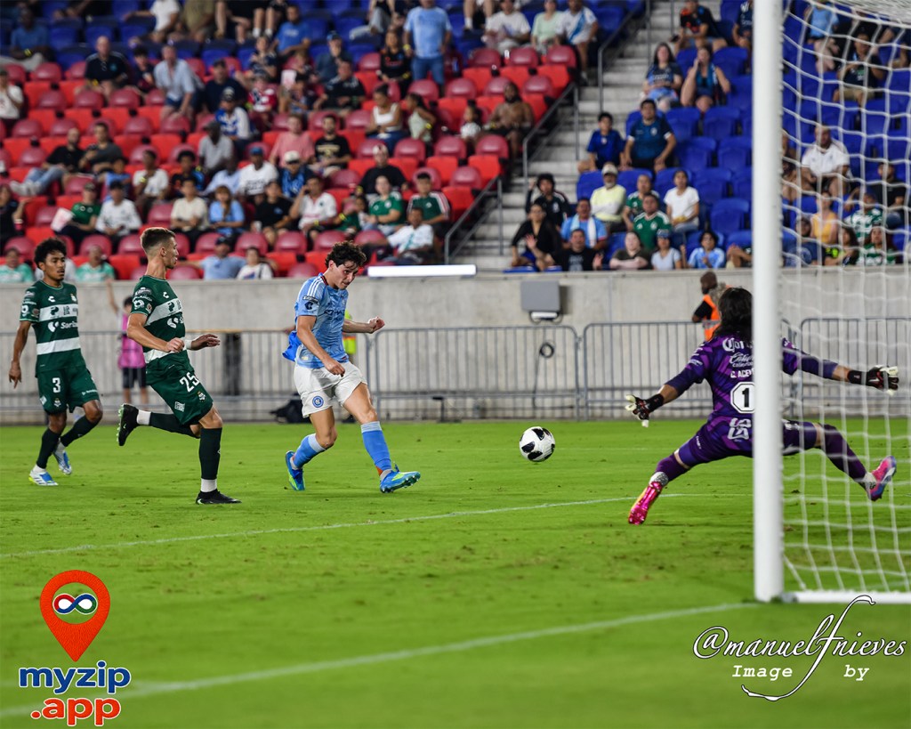 Nico Cavallo remata ante el arco de Santos Laguna durante el segundo gol de NYCFC en la Leagues Cup 2026.